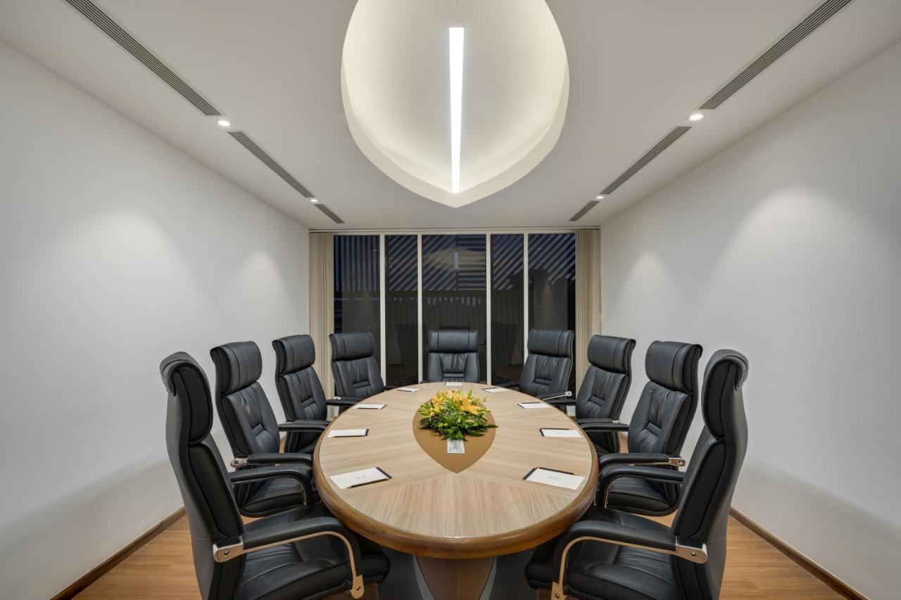 O by Tamara Thiruvananthapuram Exterior foto Boardroom at the headquarters of the National Stock Exchange of India