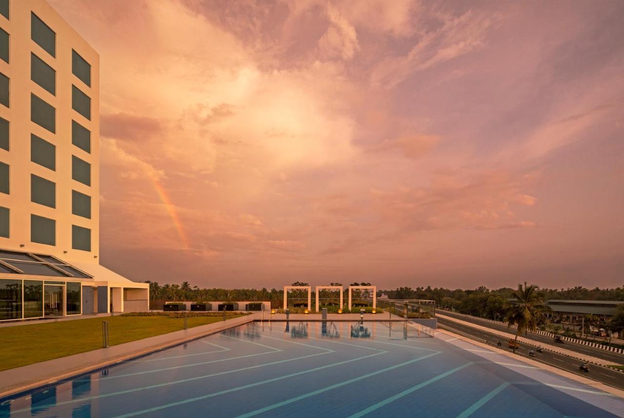 O by Tamara Thiruvananthapuram Exterior foto The pool at the Infosys Mysuru campus